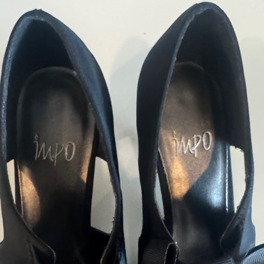 Impo Black Bow-Front Closed-Toe Heels - Picture 2 of 8
